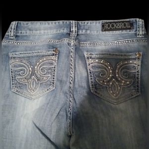 Women's Rock & Roll Cowgirl Mid Rise Jeans Size 32x32 Rhinestones on back Pocket